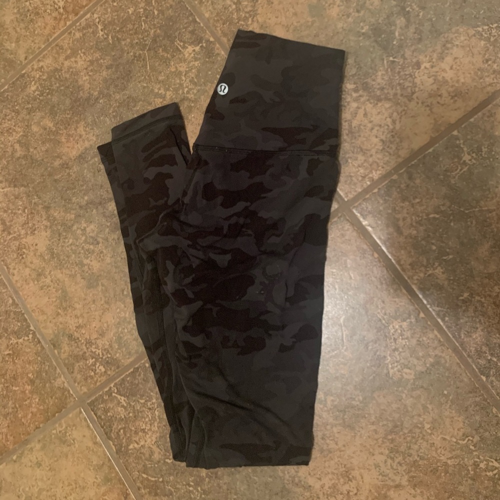 Lululemon Camo Align 28’ size 4